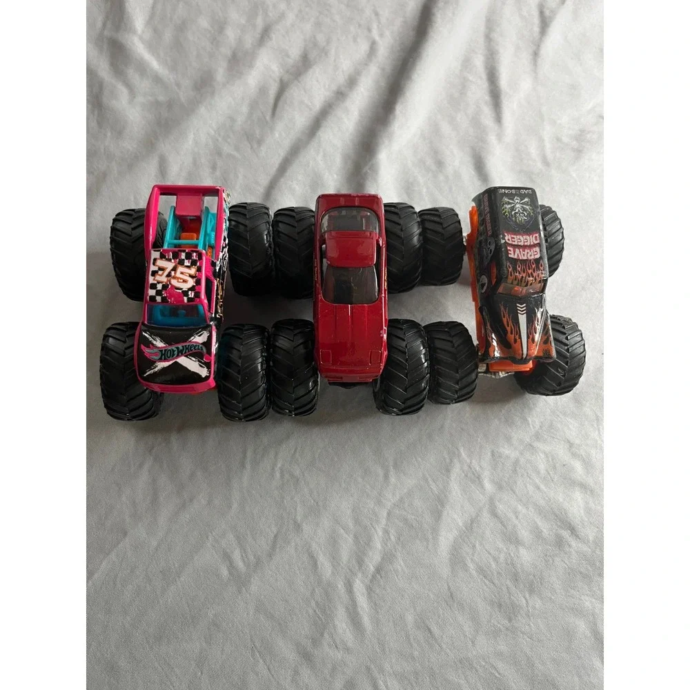 Hot Wheels Toys Monster Truck Lot Grave Digger‎ Vette Multicolor 1:64 3pc Set